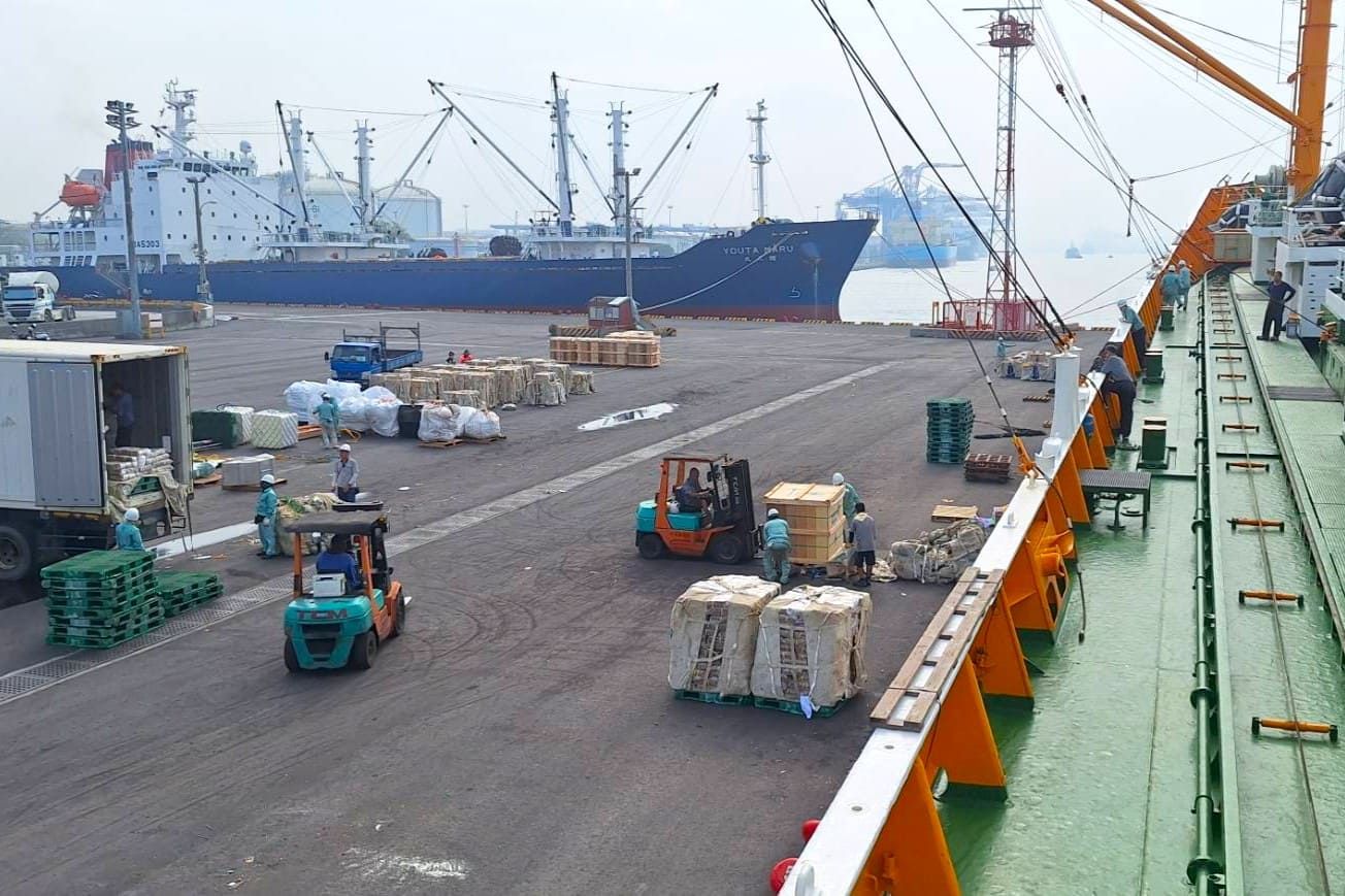 Shekinah International Group - Reefer Vessel Handling - Loading Operations of Supplies for Reefer and Fishing Vessels
